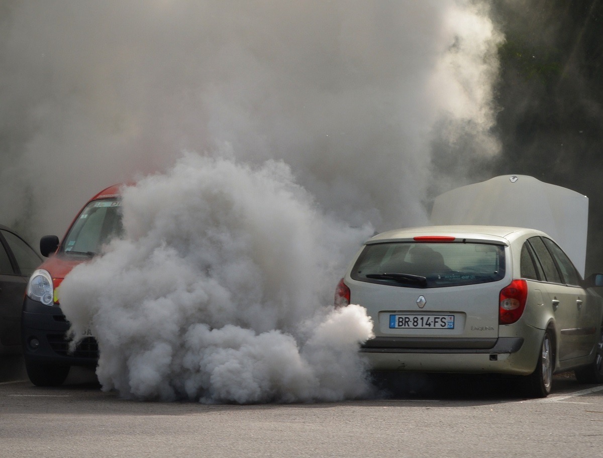 „Îngrijorări în industria auto privind reducerile programate ale emisiilor pentru anul 2025 și potentialele amenzi de până la 15 miliarde de euro pentru nerespectarea obiectivelor stricte”