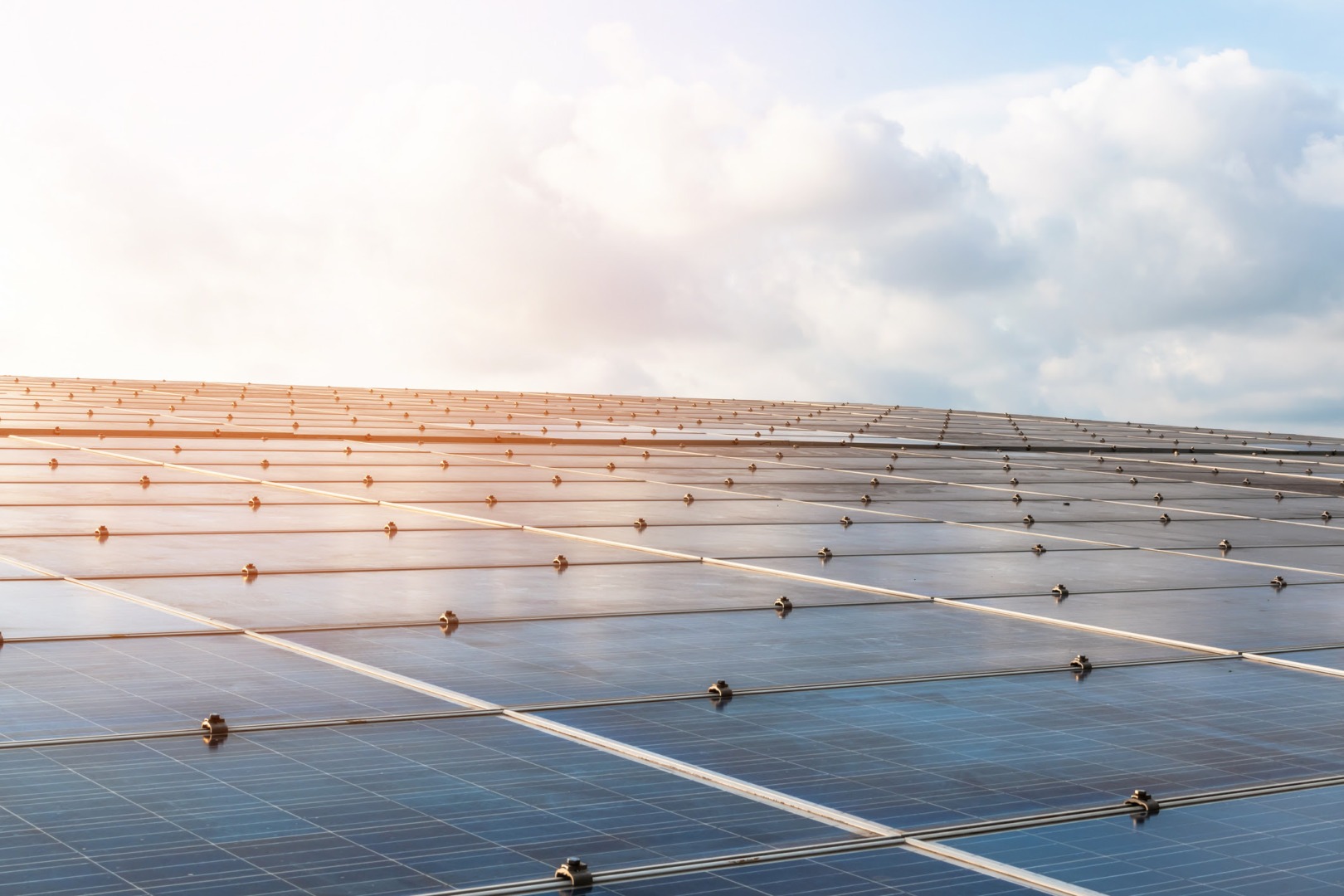 „Actualizarea programului Casa Verde – Panouri Fotovoltaice 2024 include finanțarea stocării pentru prima dată – Ministrul Mediului preconizează o sesiune dedicată finanțării acumulatorilor”