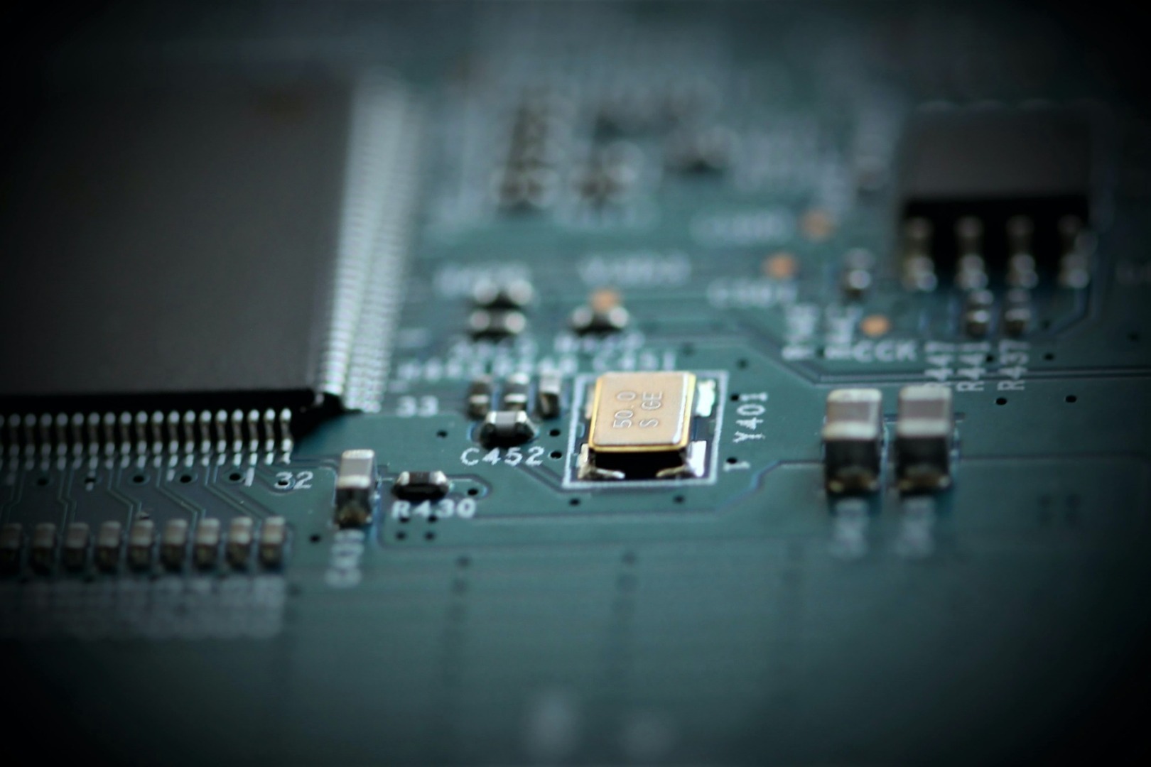 „Guvernul Marii Britanii preia controlul asupra unei fabrici esențiale de semiconductori”