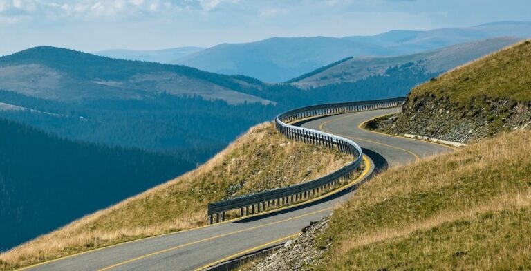 „Duminică se va întrerupe circulația pe o secțiune a Transalpinei pentru a găzdui o competiție de automobilism sportiv”