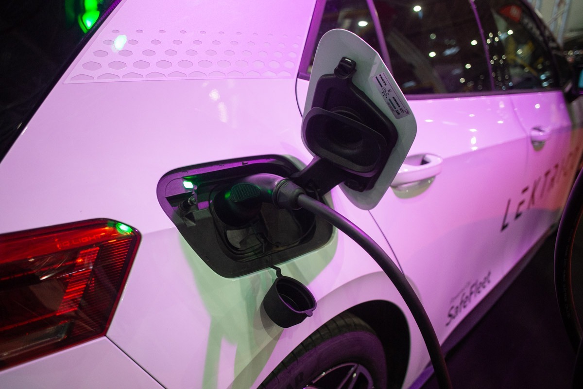 "Scădere cu o treime a înregistrărilor pentru vehicule electrice în România comparativ cu anul anterior"