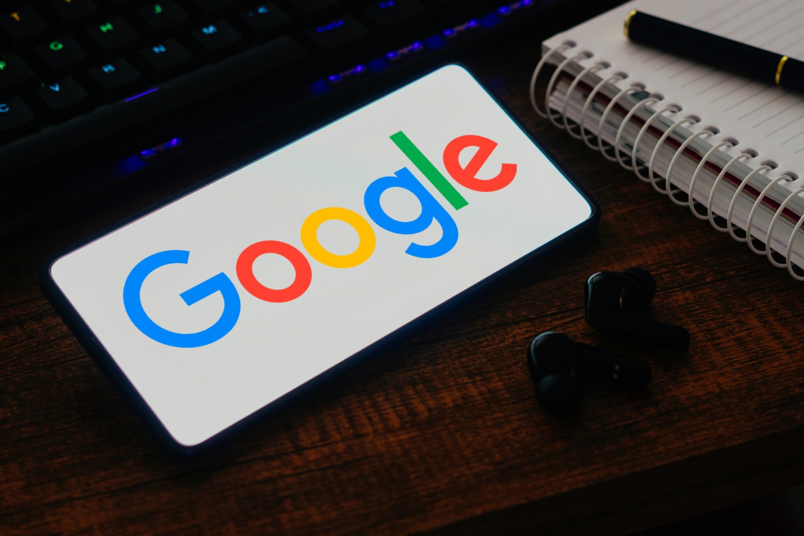 "Google începe testarea unor indicatori albaștri pentru a ajuta administrarea publică în identificarea surselor autentificate în rezultatele căutărilor"
