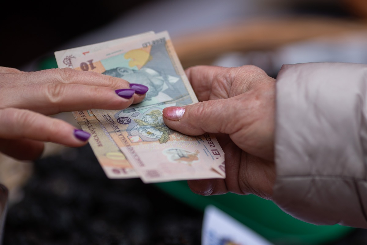"Senatul a aprobat proiectul de lege pentru salariul minim european; de la 1 ianuarie, salariul minim brut ar putea ajunge la 4100 lei"