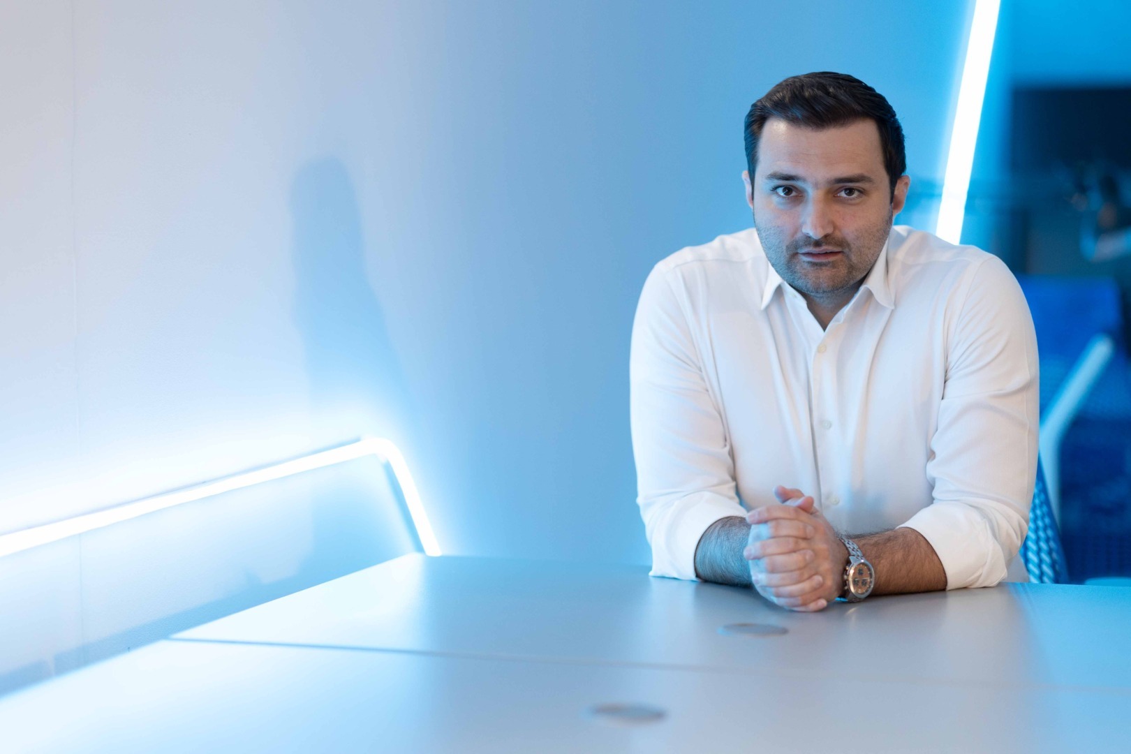 "INTERVIU: Un fost elev din Neamț, acum investitor, alocă milioane de euro pentru digitalizarea României prin intermediul hub-urilor tehnologice și programelor educaționale"
