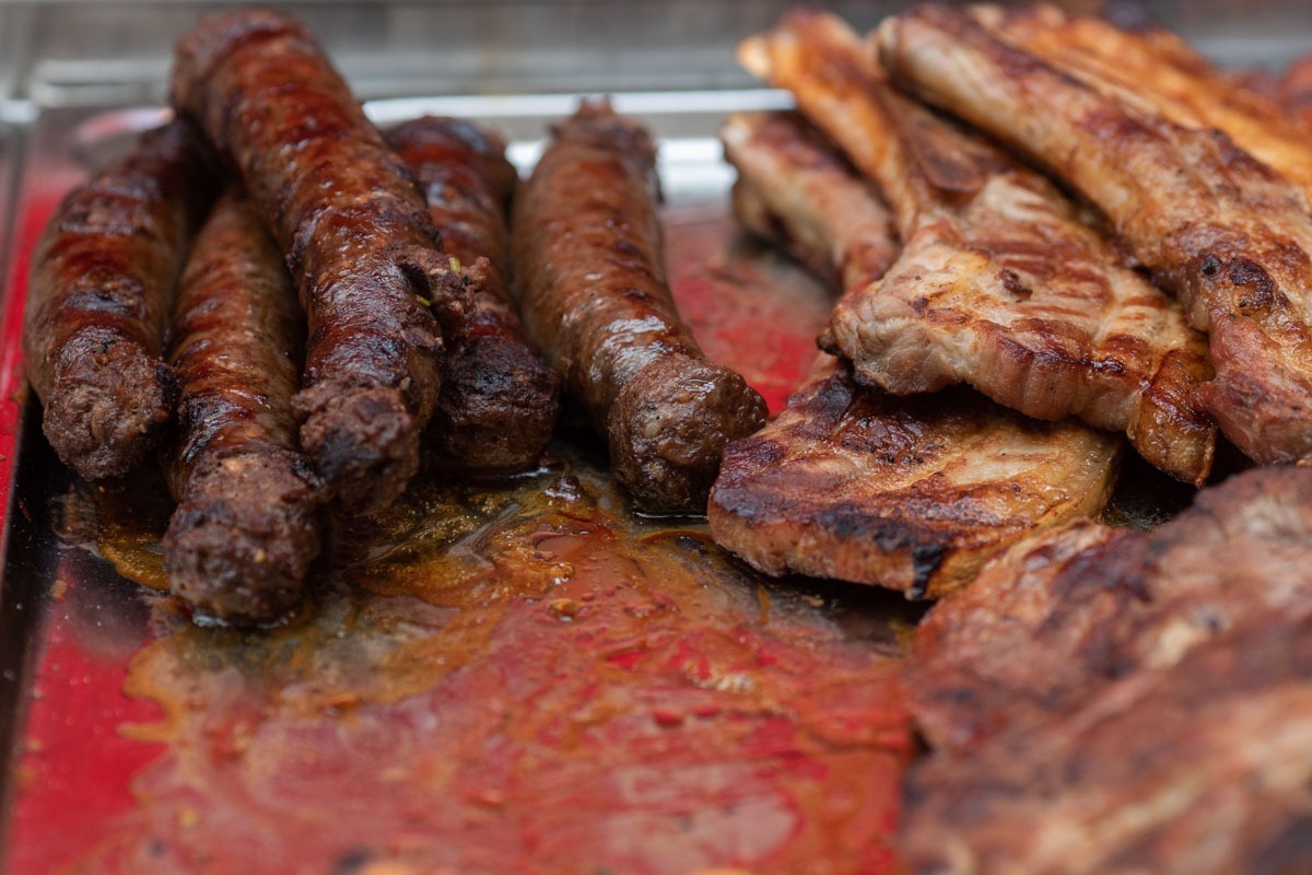 "Posibil crestere de 10-15% a prețului cărnii de porc după mijlocul lunii noiembrie, impactând costurile pentru mesele de Crăciun"