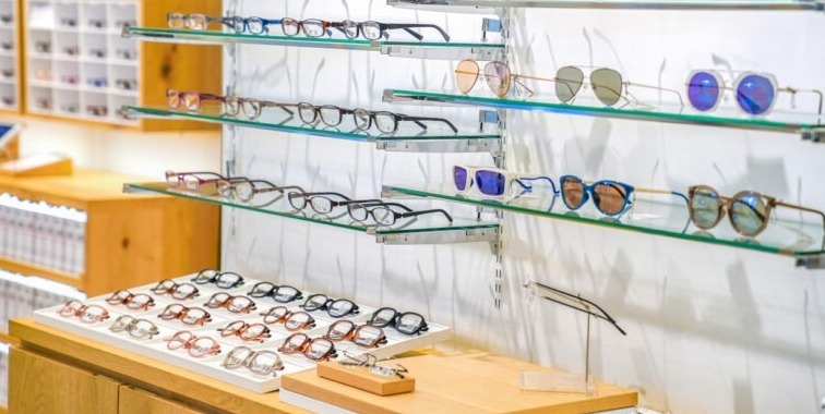 "Consiliul Concurenței examinează achiziția companiilor OPTIblu și Optiplaza de către EssilorLuxottica, din partea Innova Capital"