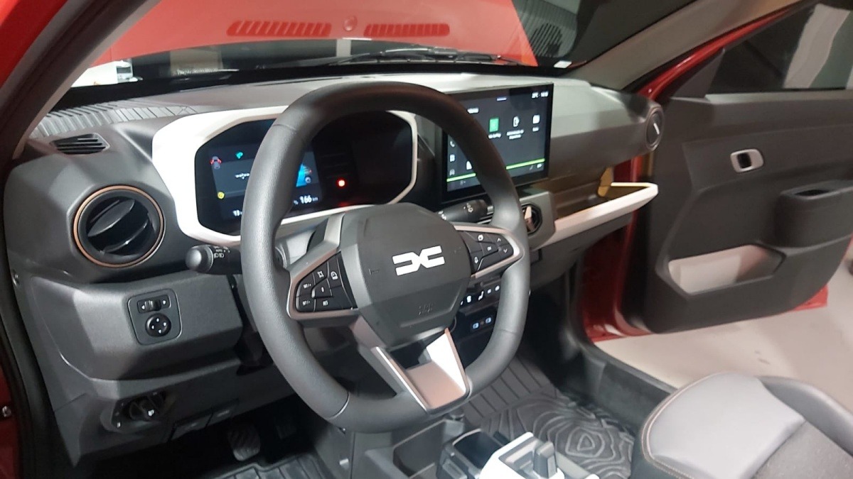 "Producătorii auto europeni lansează în Paris modele de vehicule electrice la prețuri competitive pentru a rivaliza cu cele din China"