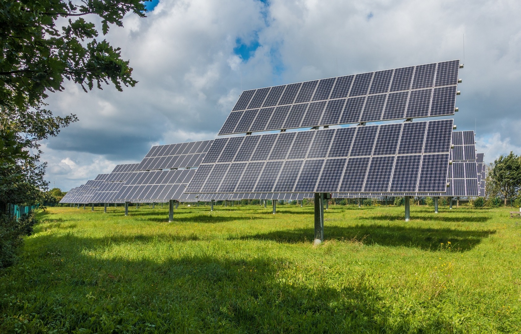 "Apropierea unui parc fotovoltaic evaluat la 800 de milioane de euro într-o zonă protejată, conform Agenției pentru Protecţia Mediului Arad, chiar dacă un ONG a contestat proiectul în instanță"