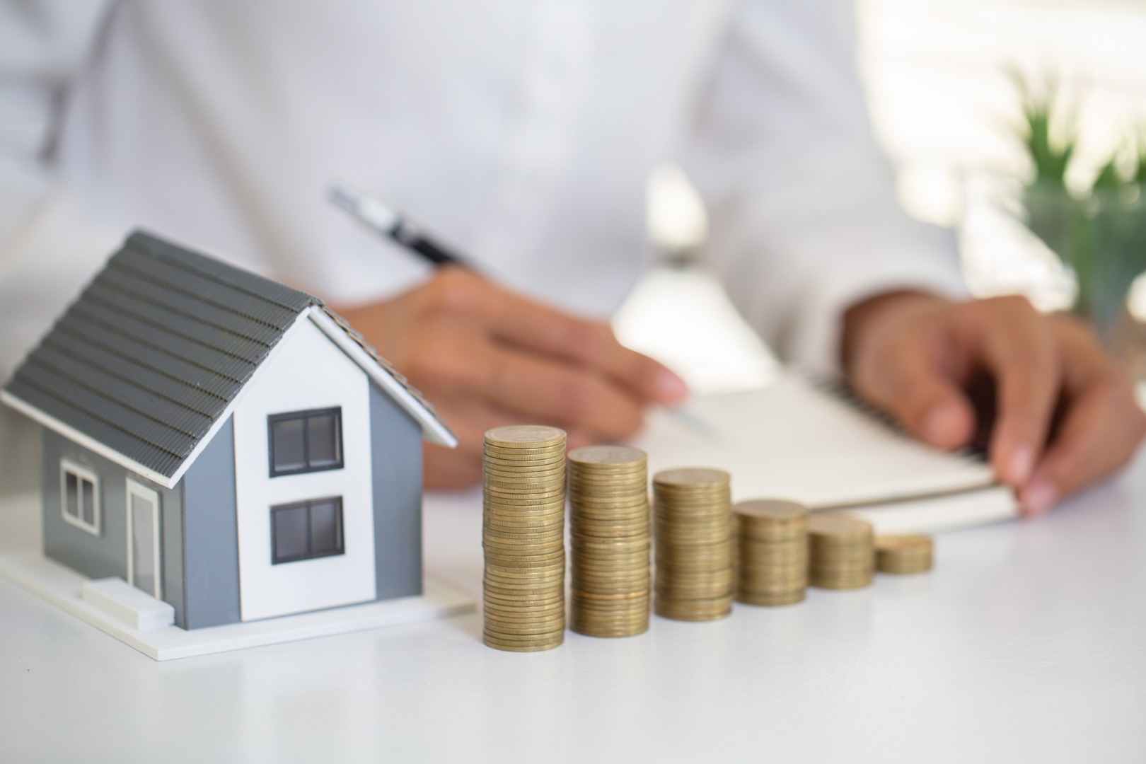 "Analiza tranzacțiilor imobiliare din cel mai prosper sector al Bucureștiului potrivit datelor oficiale: Scăderea cu 20% a valorii tranzacțiilor în 2023 comparativ cu anul anterior, în timp ce prețul pe metru pătrat pentru apartamente a crescut cu aproximativ 10%"