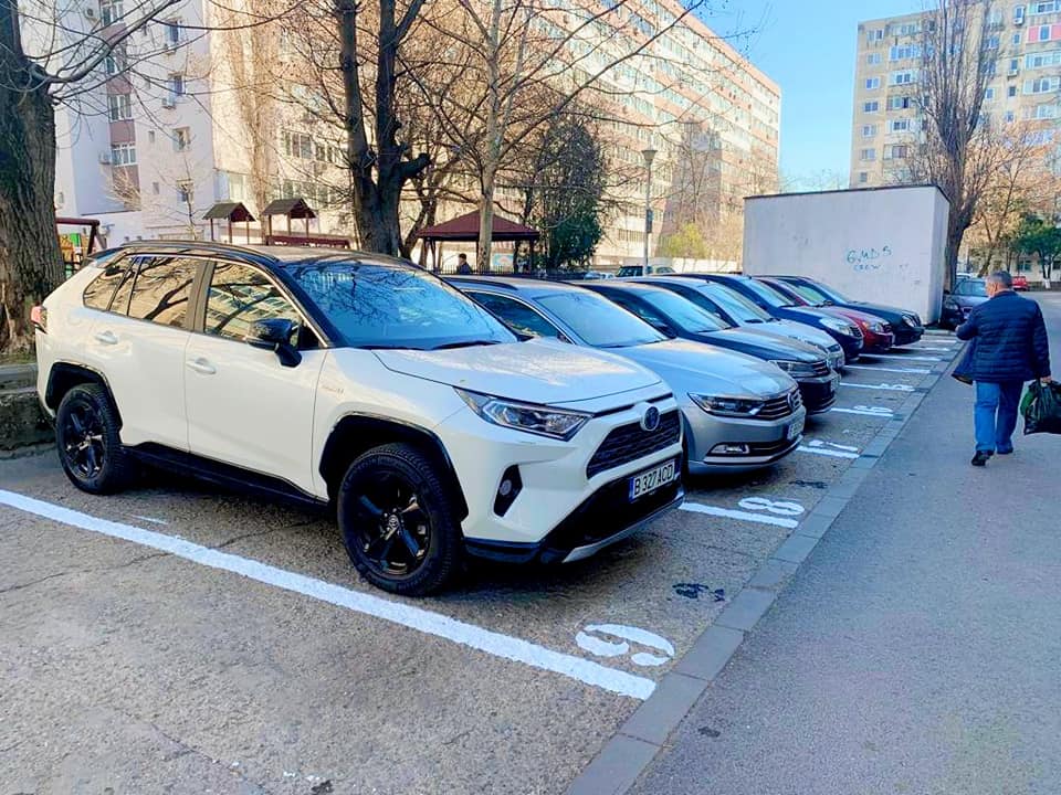 "Distribuția locurilor de parcare pe sectoare în București: Cele mai numeroase în sectorul 3 cu peste 80.000/ Sectorul 4 a generat cele mai mari venituri"