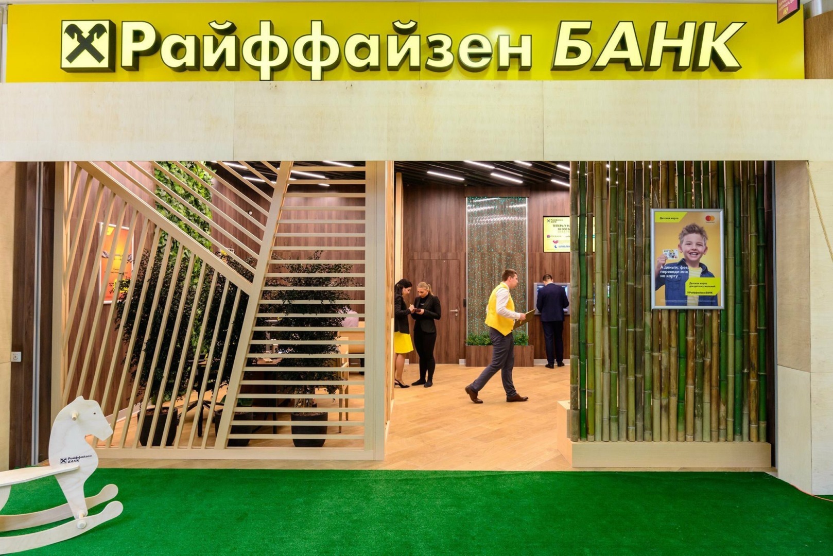 Austria's Raiffeisen Bank Unwilling to Exit Russia Without Compensation, Declares CEO