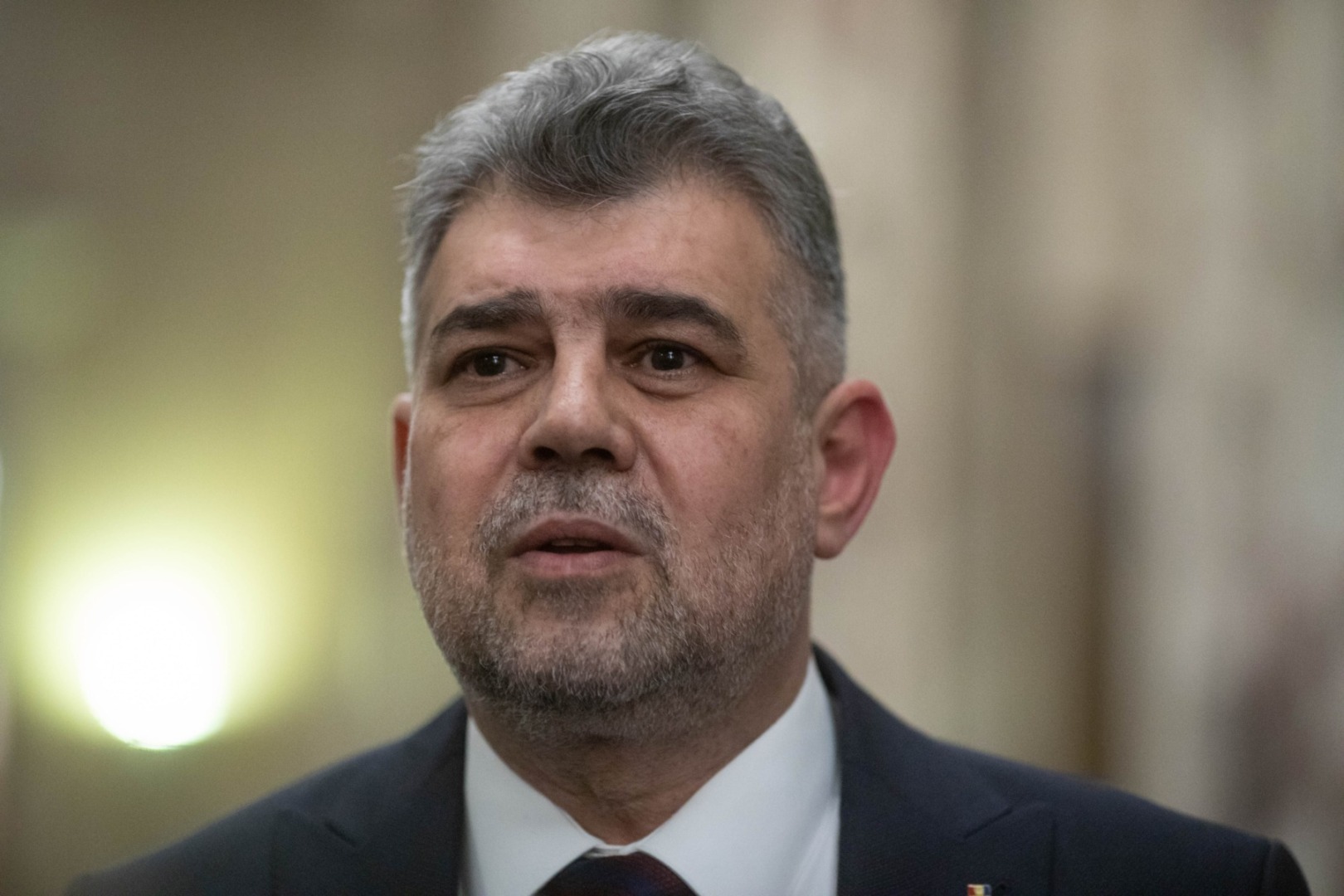 "Analiza activităților nepotului premierului Marcel Ciolacu, Mihai Cristian: Relațiile politico-comerciale în sectoarele Farmaceutic, Energie și Imobiliare"