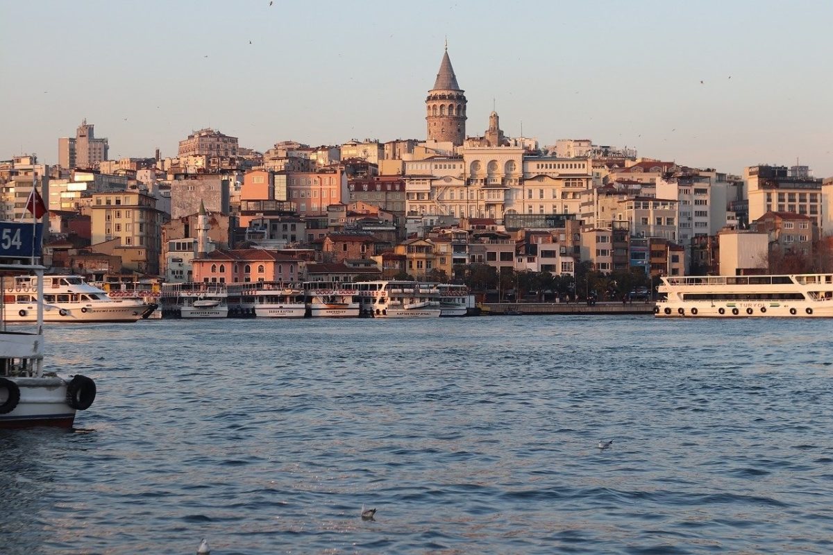 "Transportul public gratuit va fi oferit pentru șomerii din Istanbul, Turcia"