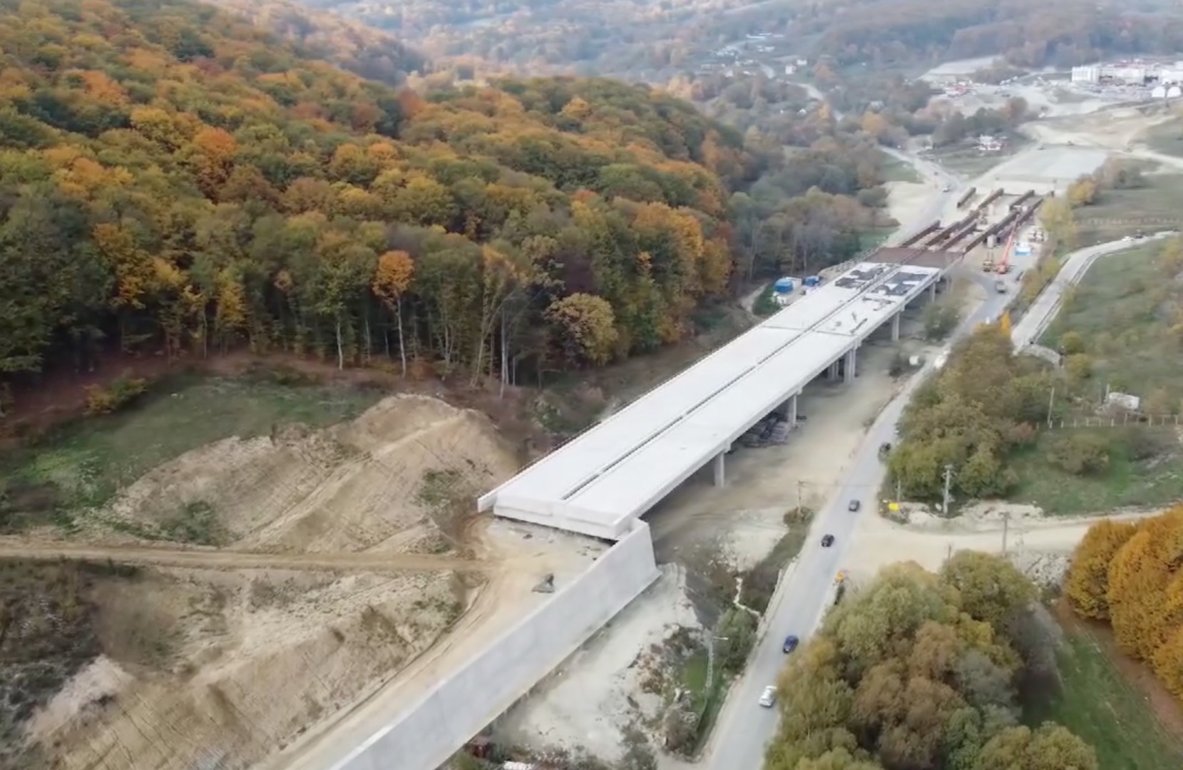 "VIDEO Secretar de stat: Peste 50% din lucrările la Secțiunea 4 a Autostrăzii Sibiu-Pitești sunt finalizate, înainte de termenul de 2027. Segmentul de aproximativ 10 kilometri progresează rapid."