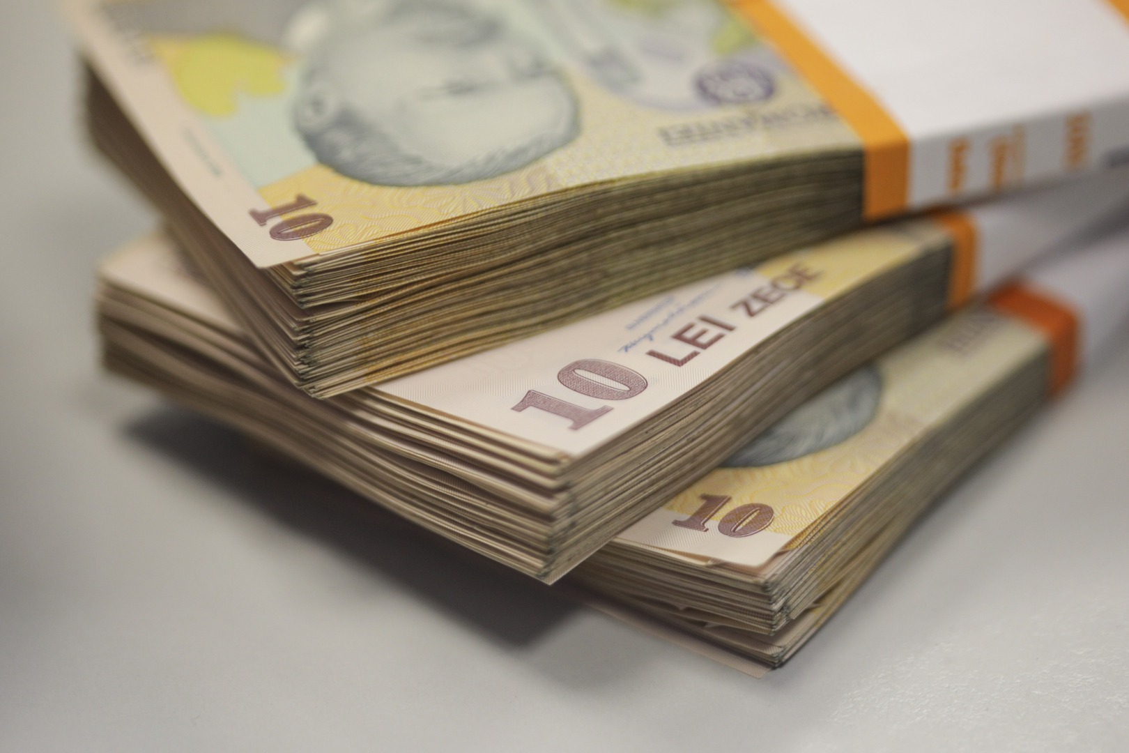 "În august, datoria guvernamentală a atins nivelul de 52,7% din PIB, ajungând la valoarea de 886,983 miliarde lei"