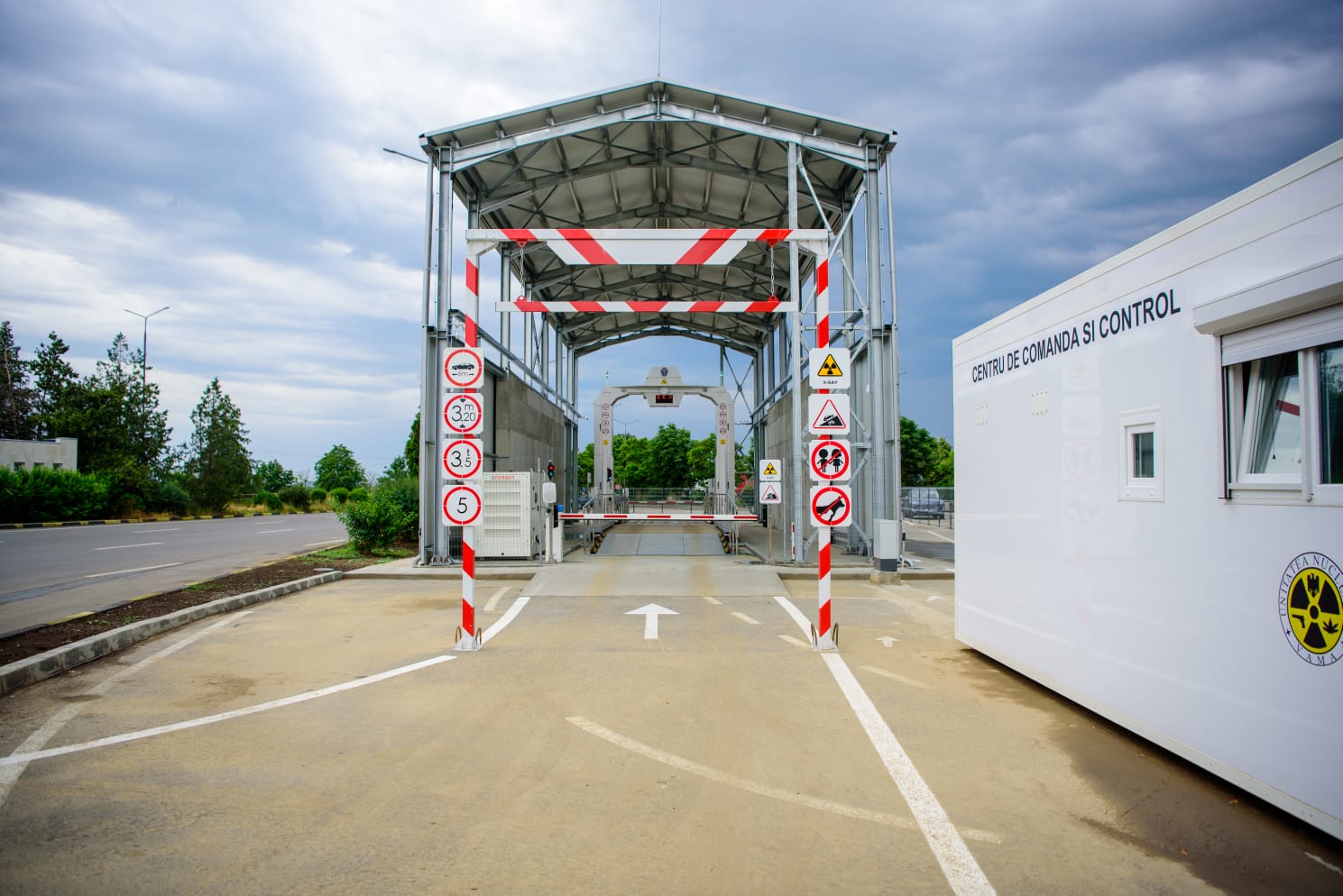 "Patru scanere sunt disponibile în vămile din România, cu încă cinci care vor fi operaționale în decembrie / Scanerele sunt furnizate de un lider de top în sistemele de securitate"