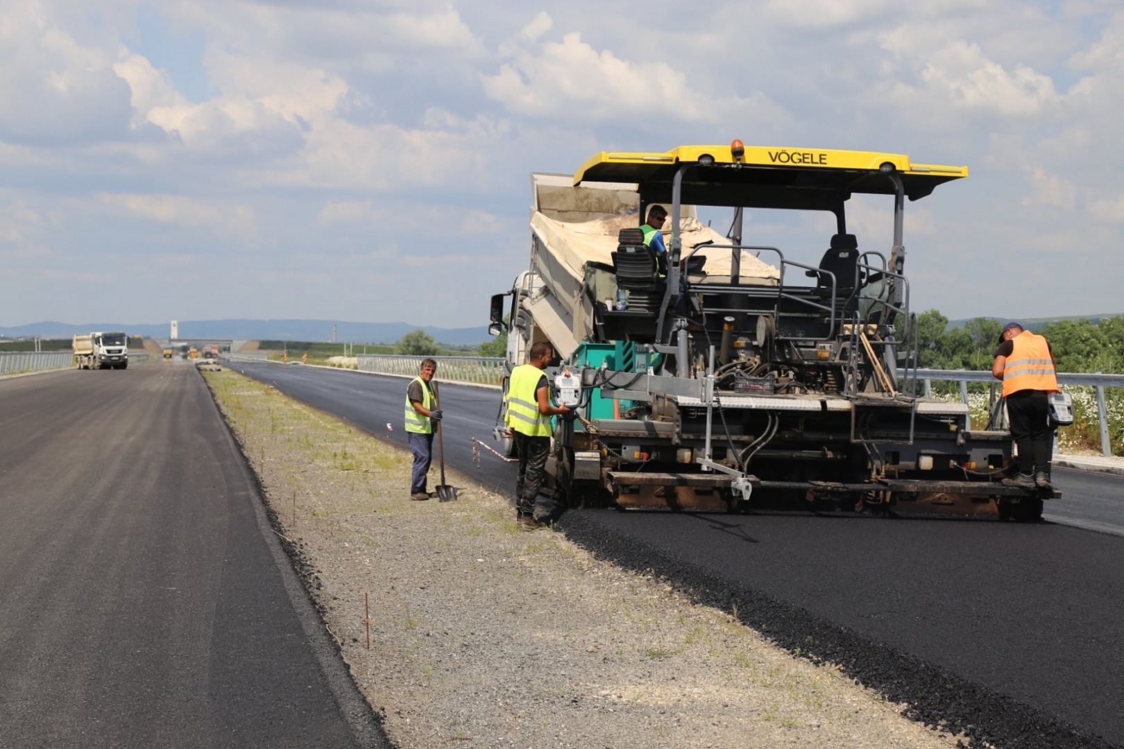 "Proiectul autostrăzii Comarnic-Brașov continuă: Estimarea costurilor se ridică la 4 miliarde, cu finalizarea studiului de fezabilitate previzionată pentru 2025 - A patra încercare de construcție din perioada guvernării Ponta"