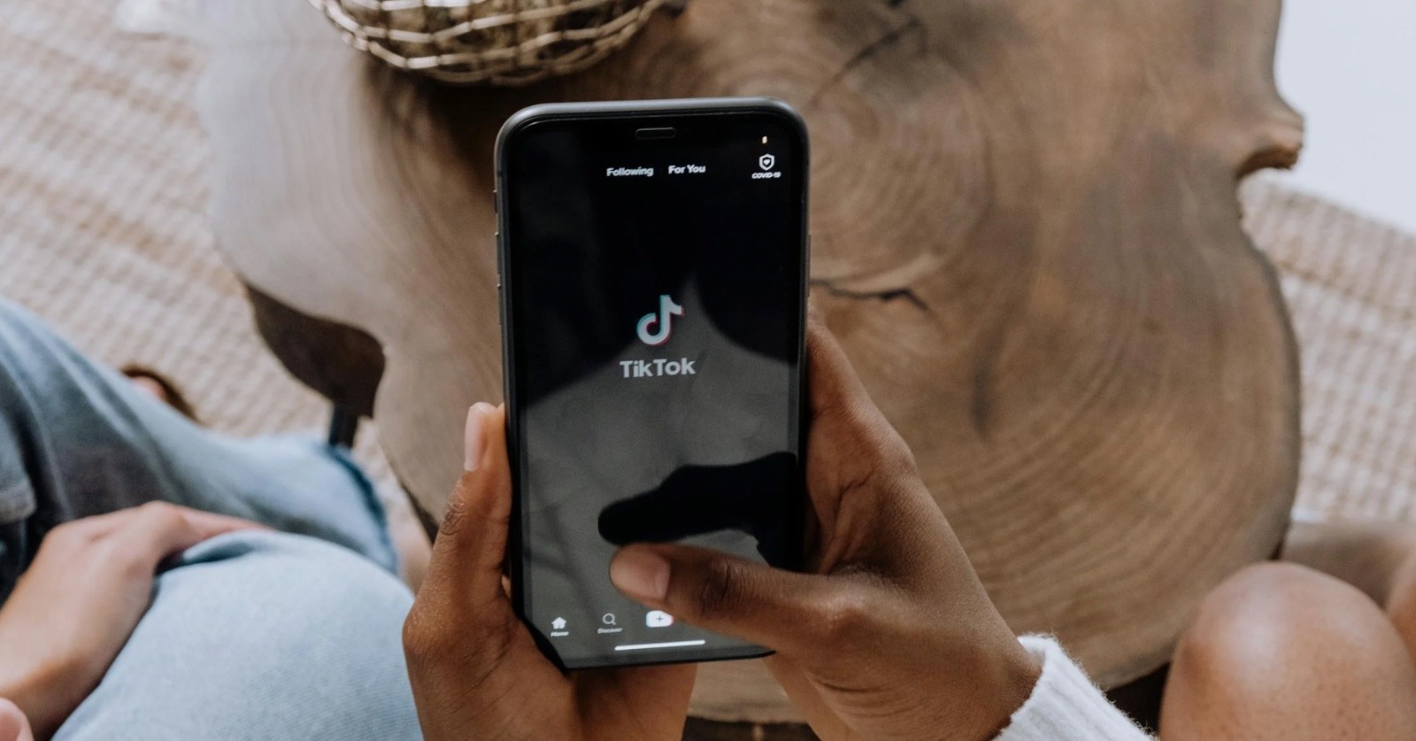 "CNA solicită Comisiei Europene anchetarea platformei chinezești TikTok pentru încălcarea propriilor standarde prin autorizarea campaniei politice a lui Călin Georgescu / Pagina de Media: TikTok recunoaște existența unei 'rețele care viza audiența românească'"