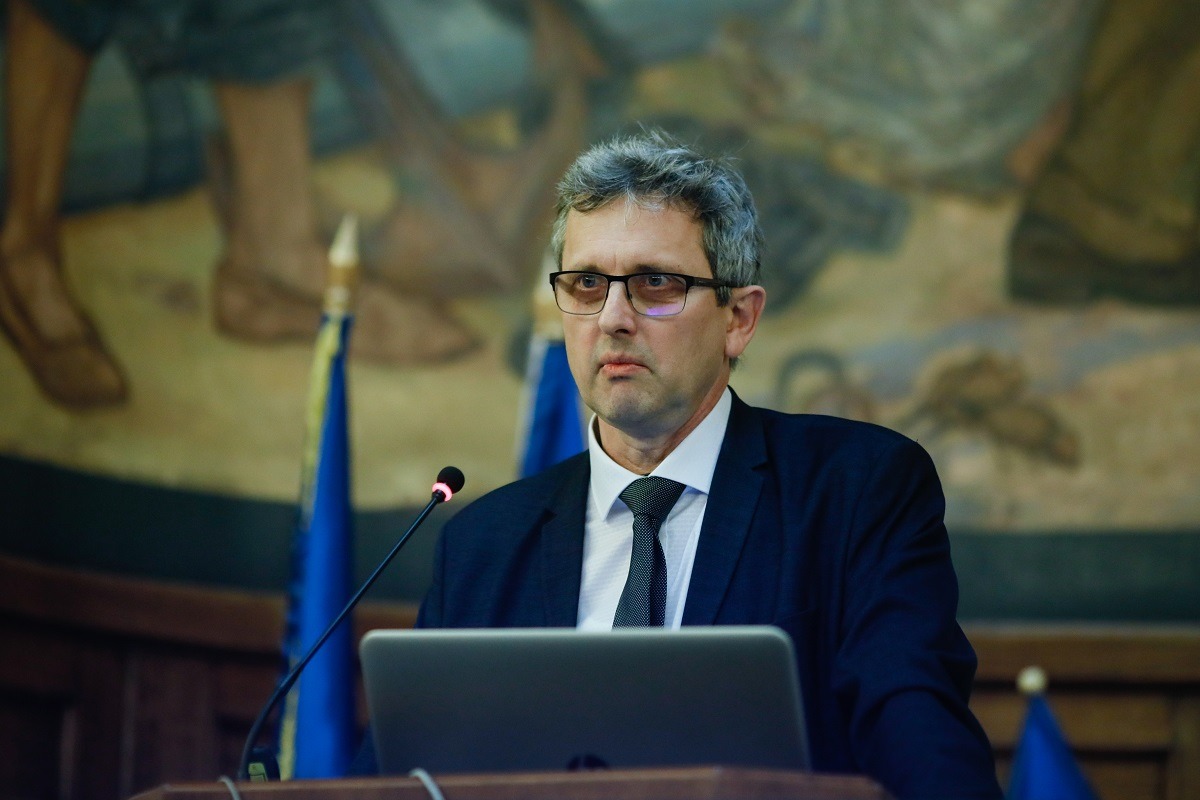 "Avertisment de la Economistul-Șef BNR: Alegerile lui Călin Georgescu Pot Fi Un Semn de Frustrare, dar Imprudența Poate Avea Consecințe Grave"
