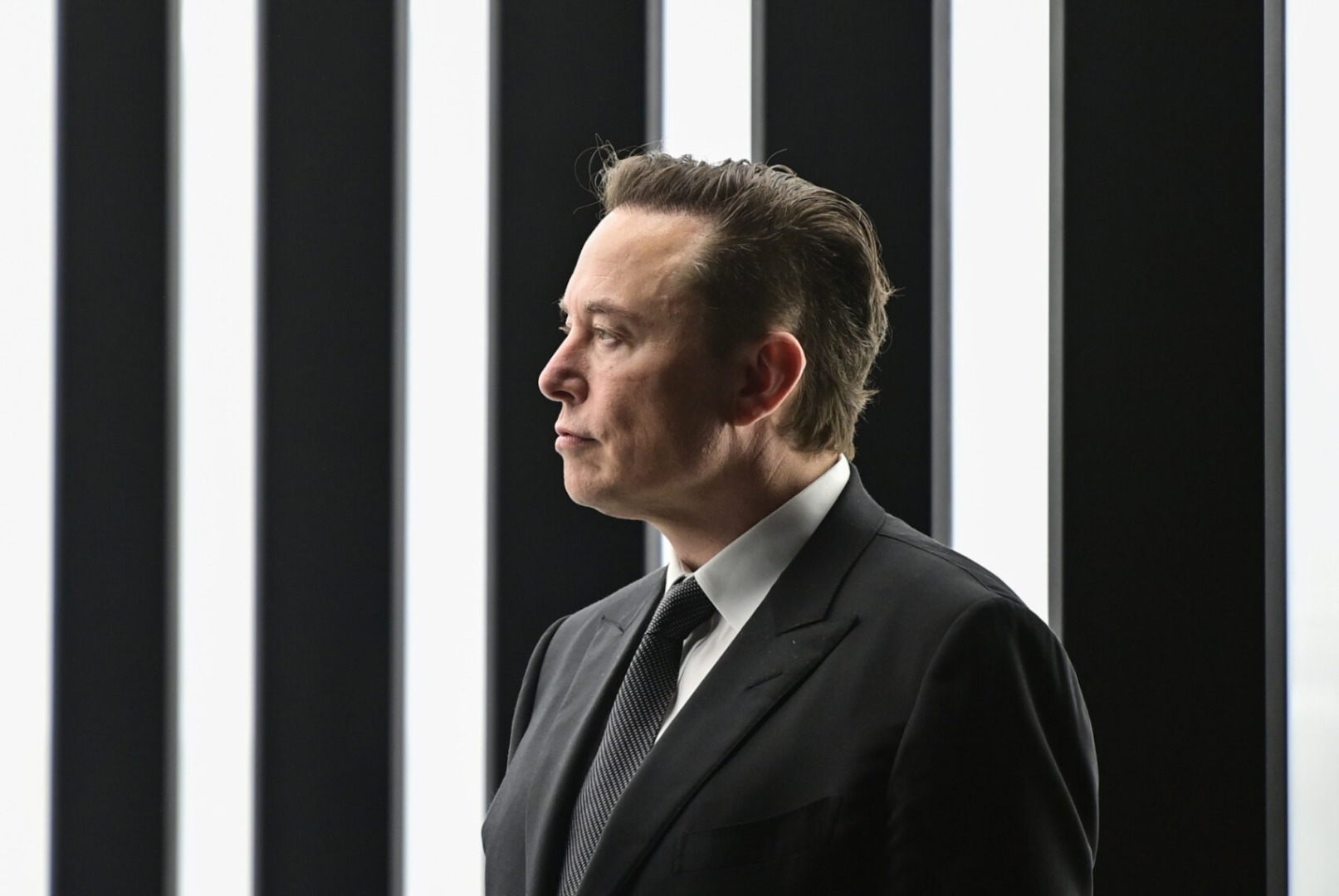 "Elon Musk solicită instanței să blocheze transformarea OpenAI într-o entitate cu scop de profit"