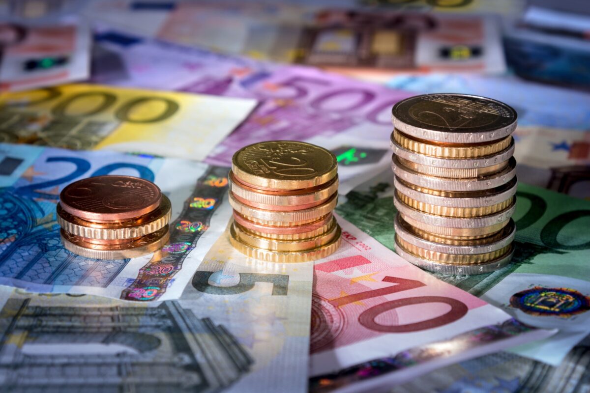 "Administrația publică ar trebui să considere începerea lichidării activelor Fondului Suveran de Investiții din Norvegia, cel mai mare la nivel global, în Rusia"