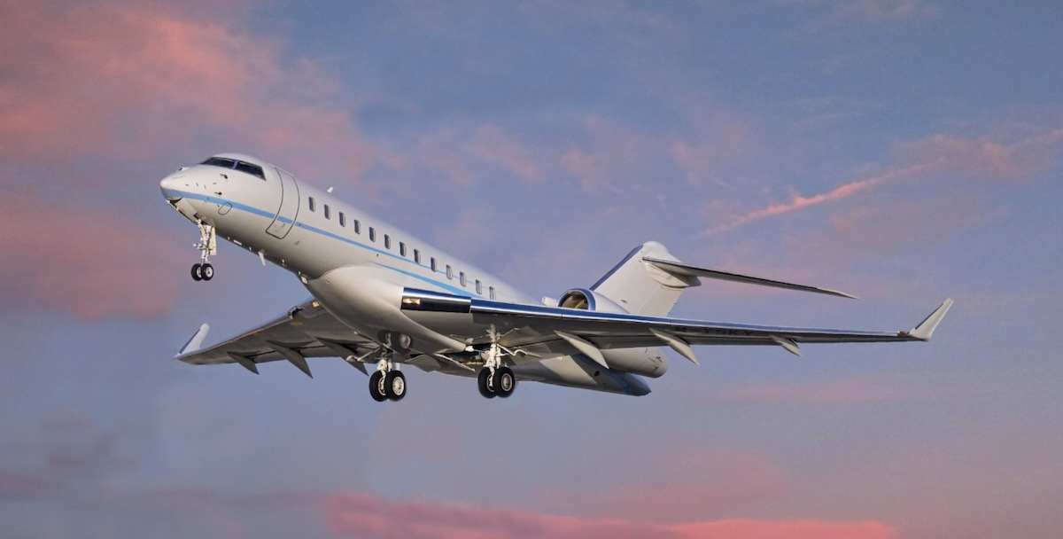 "Treisprezece oameni de afaceri americani au călătorit din Florida în România cu un avion privat, conform BoardingPass și Gândul."