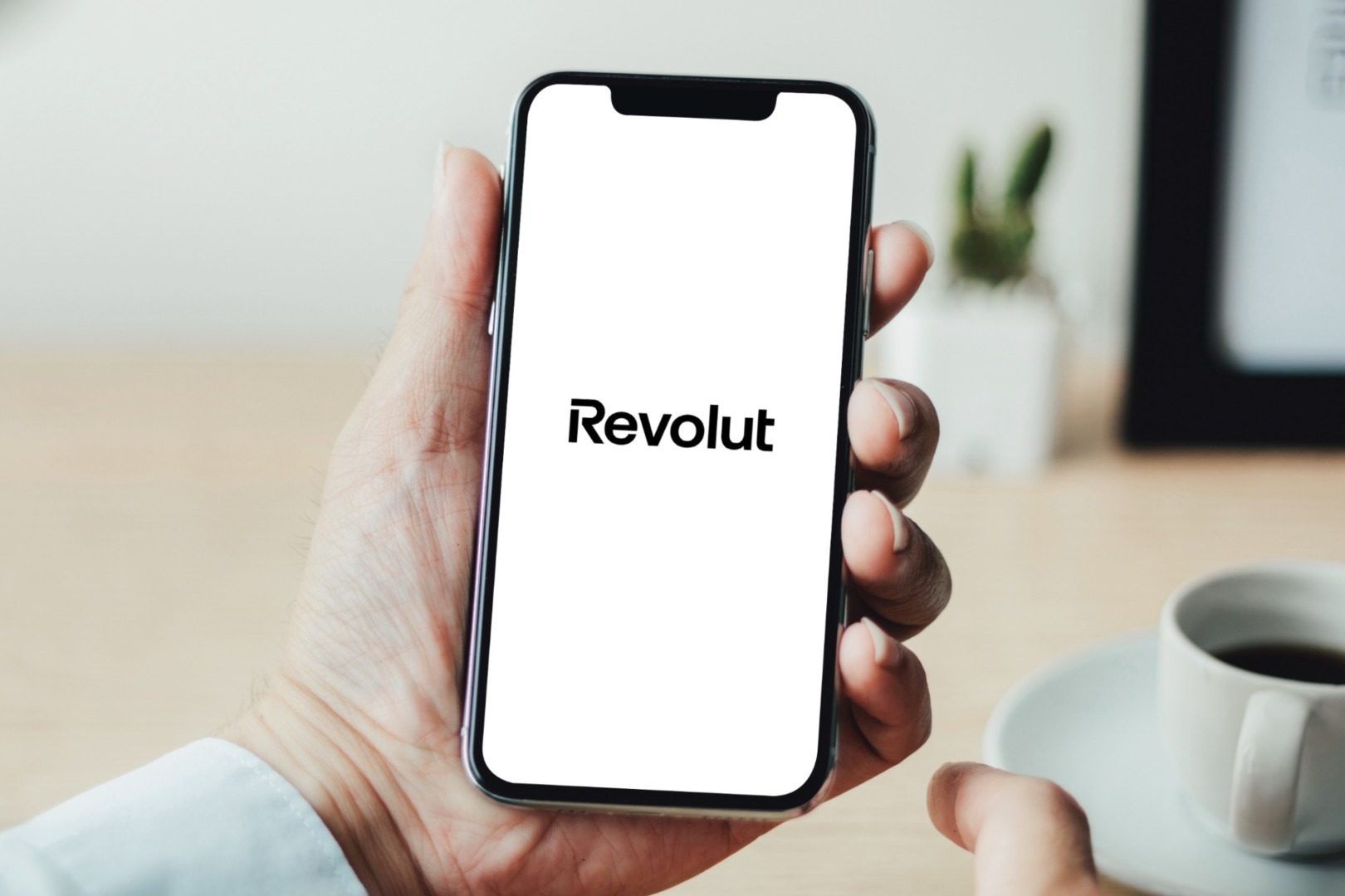 "Revolut a implementat funcționalitatea IBAN-urilor românești"