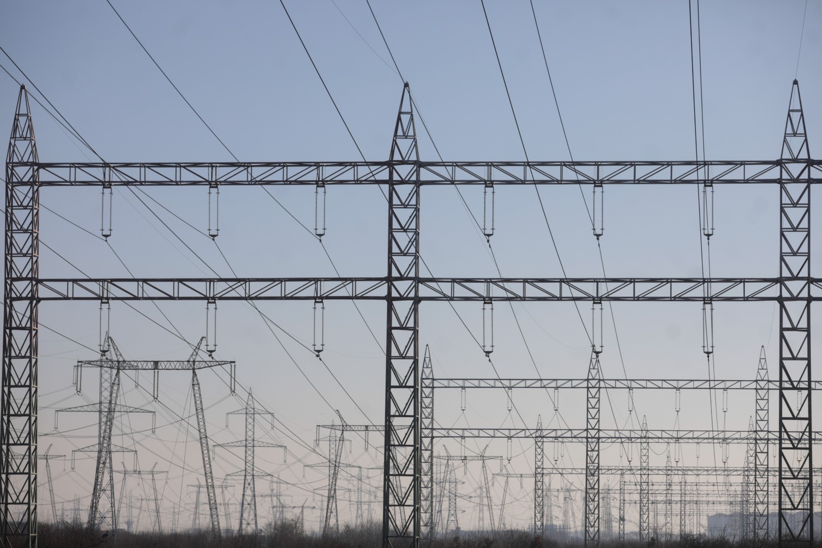 "Președintele unei asociații a industriei energiei avertizează că taxele energetice europene amplifică dificultățile din sectorul industrial"