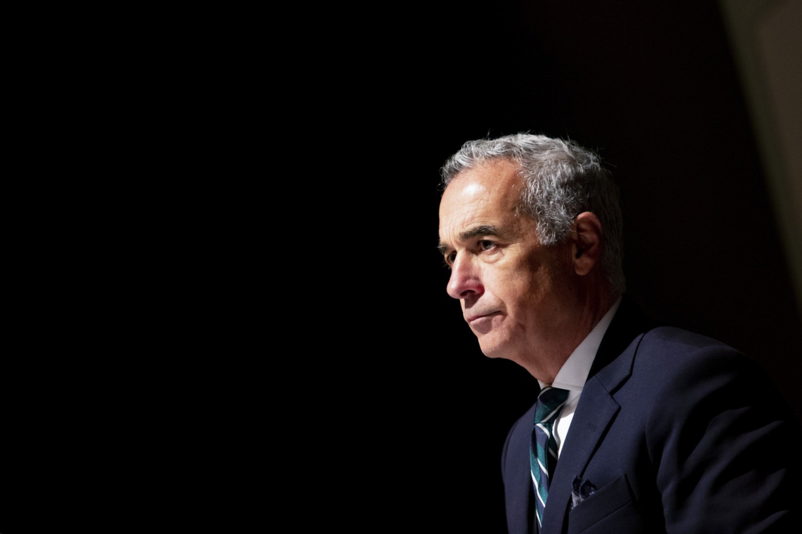 "Financial Times: „Consecințe Disputabile” / Diviziuni în România datorită repetării alegerilor prezidențiale / Anularea rezultatelor electorale alimentează tensiuni sociale, cu acuzații la adresa guvernului de neglijare a presupusei interferențe ruse"