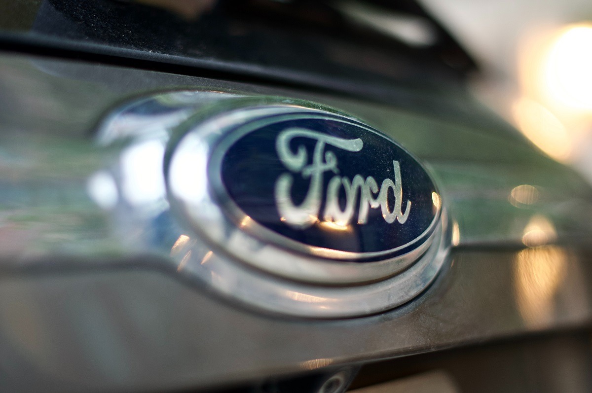 "Probleme la baterie determină Ford să retragă peste 20.000 de SUV-uri hibride de pe piață"