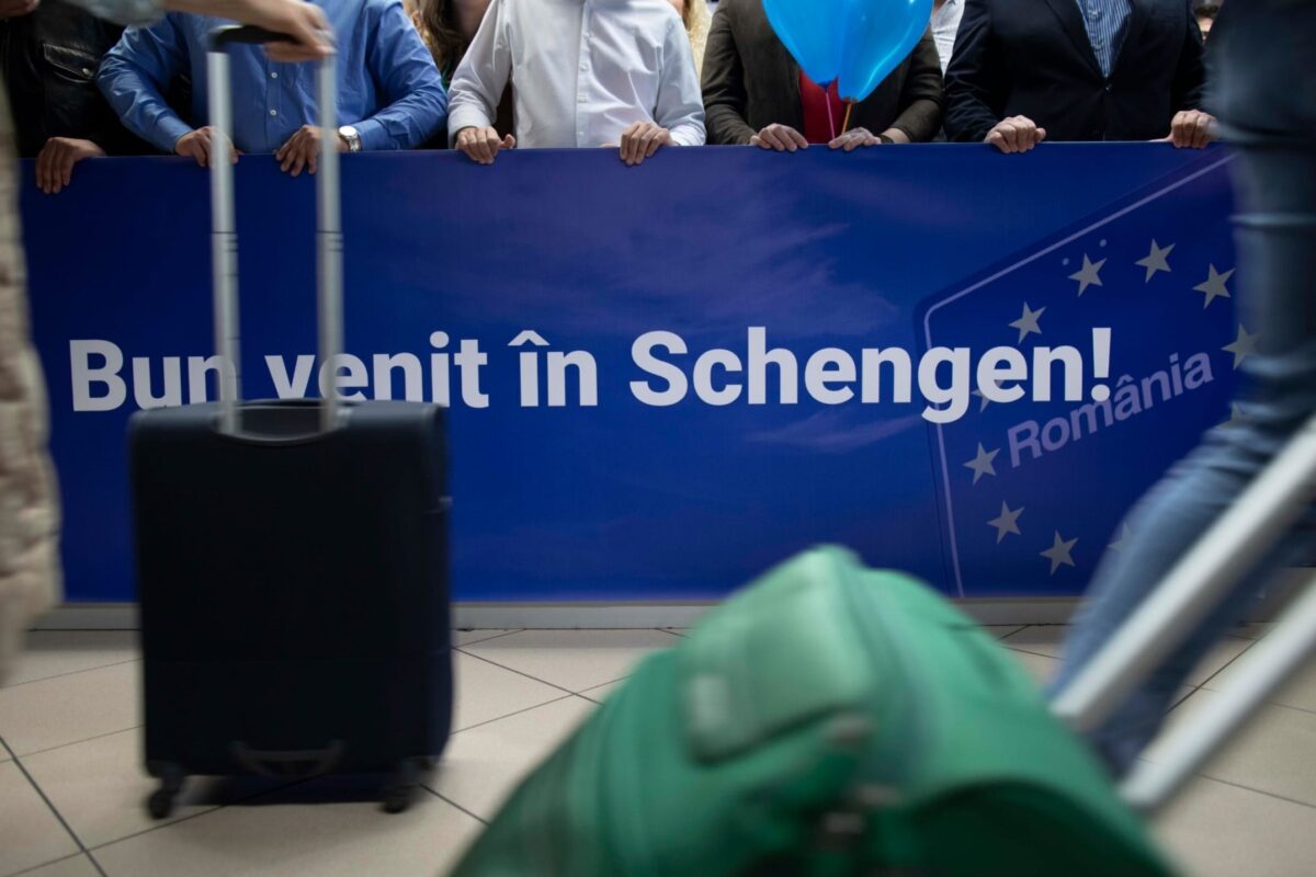 "Libera circulație a cetățenilor români pe rutele terestre în Spațiul Schengen din 2025: Ce implică și condițiile de control la frontieră"
