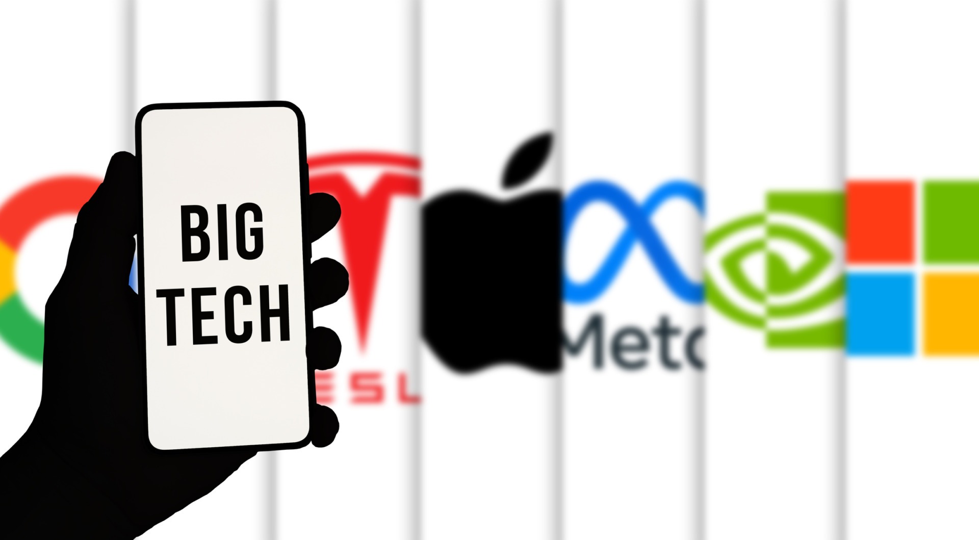 "UE revizuiește sondele legate de marile companii tech precum Apple, Google și Meta / Companiile americane solicită intervenția lui Trump în sprijinul lor"