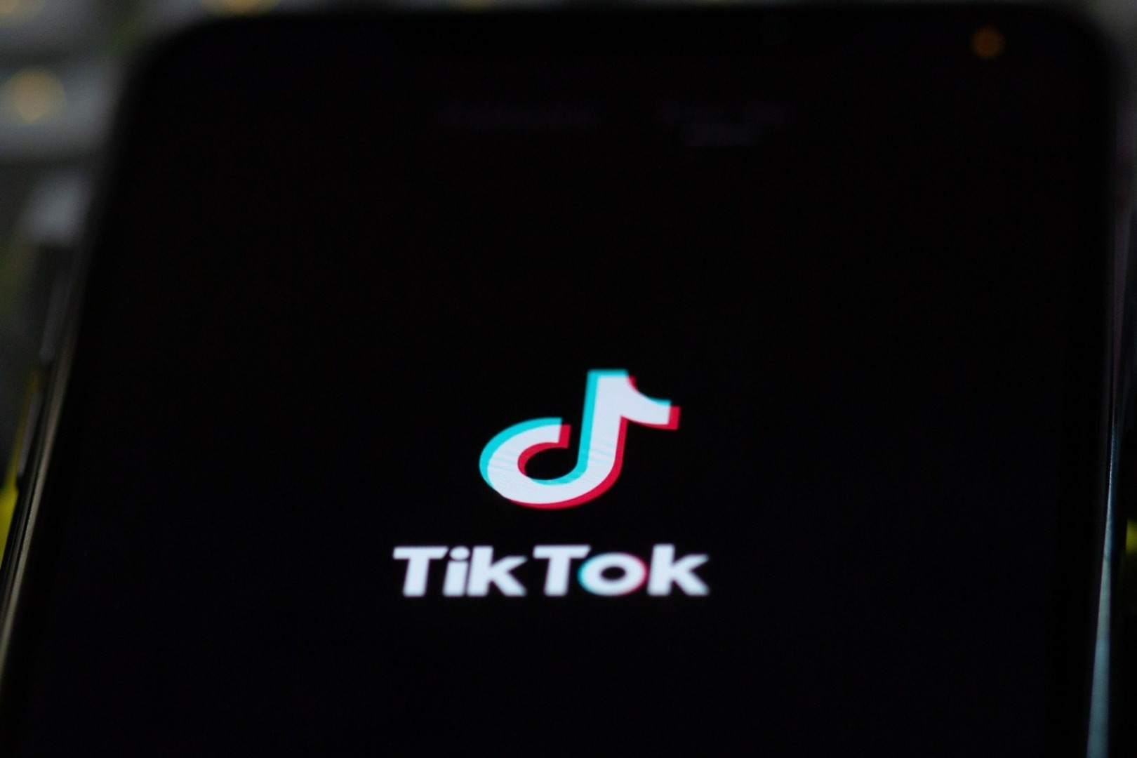 "TikTok anunță că platforma va deveni indisponibilă în SUA duminică fără asigurări din partea administrației Biden"