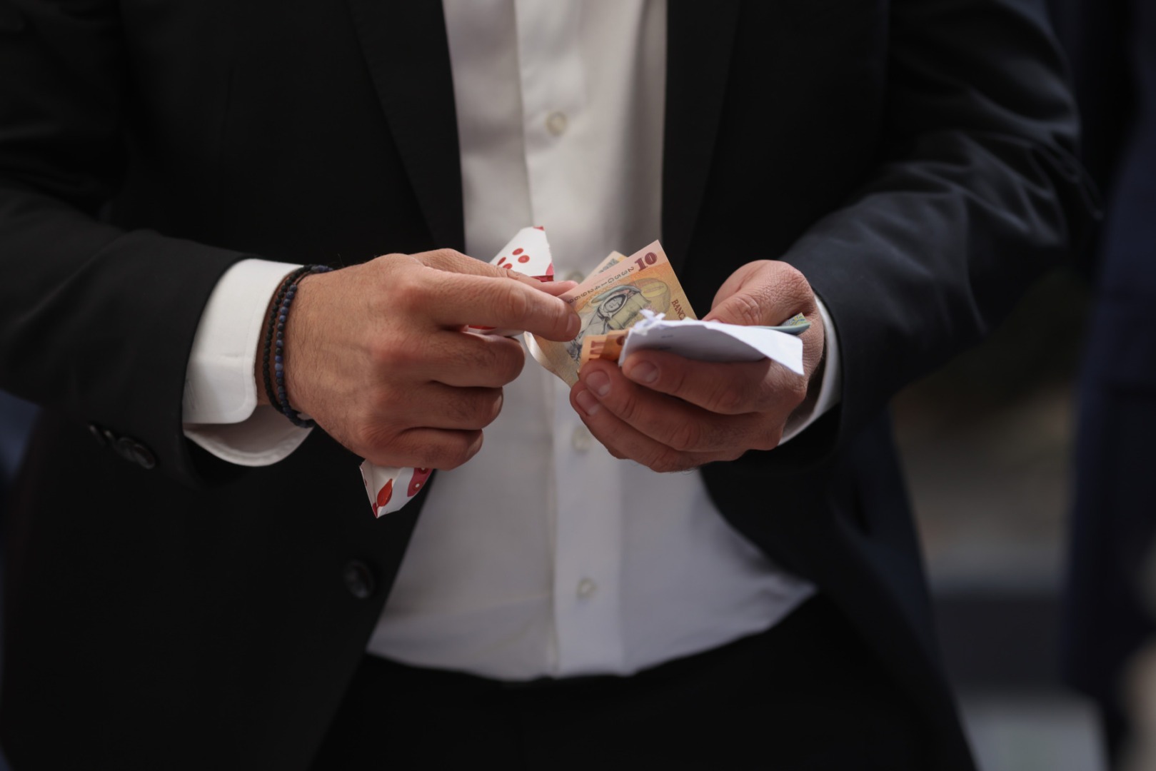 "Prognoza Comisiei Naţionale de Strategie: Creșterea salariului mediu net lunar cu 6,2% în 2025 / Majorarea câştigului real cu 1,6%"