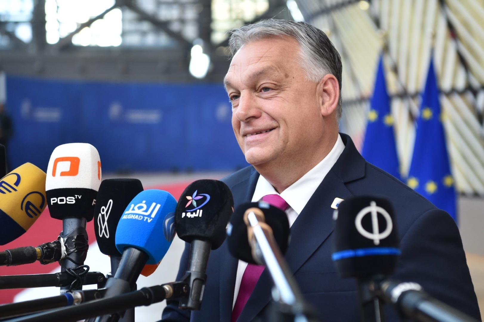 "Donald Tusk, Prim-Ministrul Poloniei, Frustrează Încercările Ungariei de a Achiziționa Televiziuni Poloneze. Viktor Orban Înregistrează Creșterea Achizițiilor în Regiune"