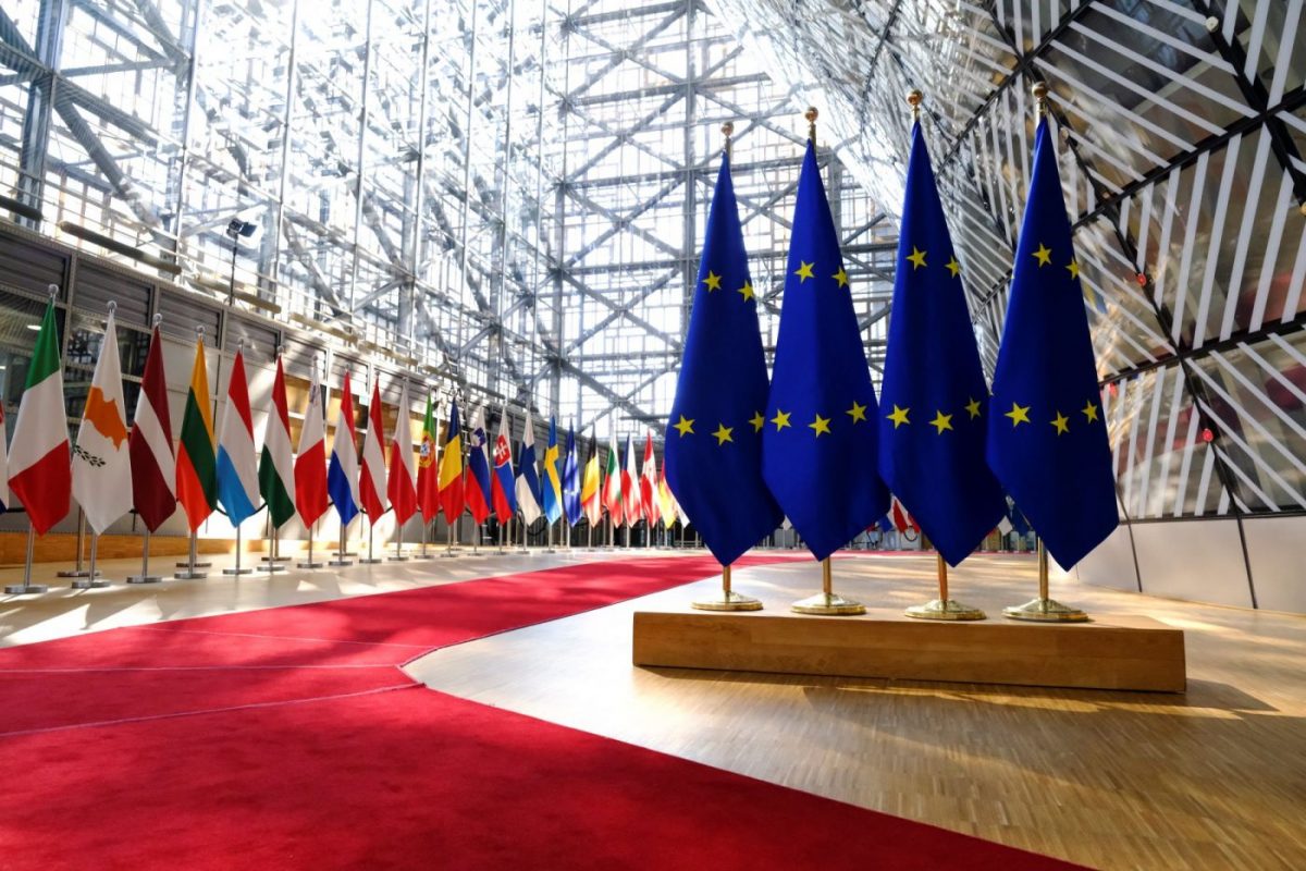 "Comisia Europeană: Majoritatea întreprinderilor din UE ar putei fi scutite de la plata taxei pe carbon"
