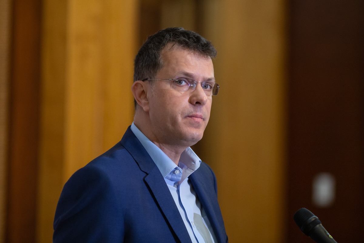 "Ionuţ Moşteanu (USR): Am solicitat ANAF să dezvăluie detaliile controalelor fiscale efectuate asupra dezvoltatorilor imobiliari de top în ultimii ani. Care a fost valoarea sumelor neîncasate datorită deciziilor politice?"