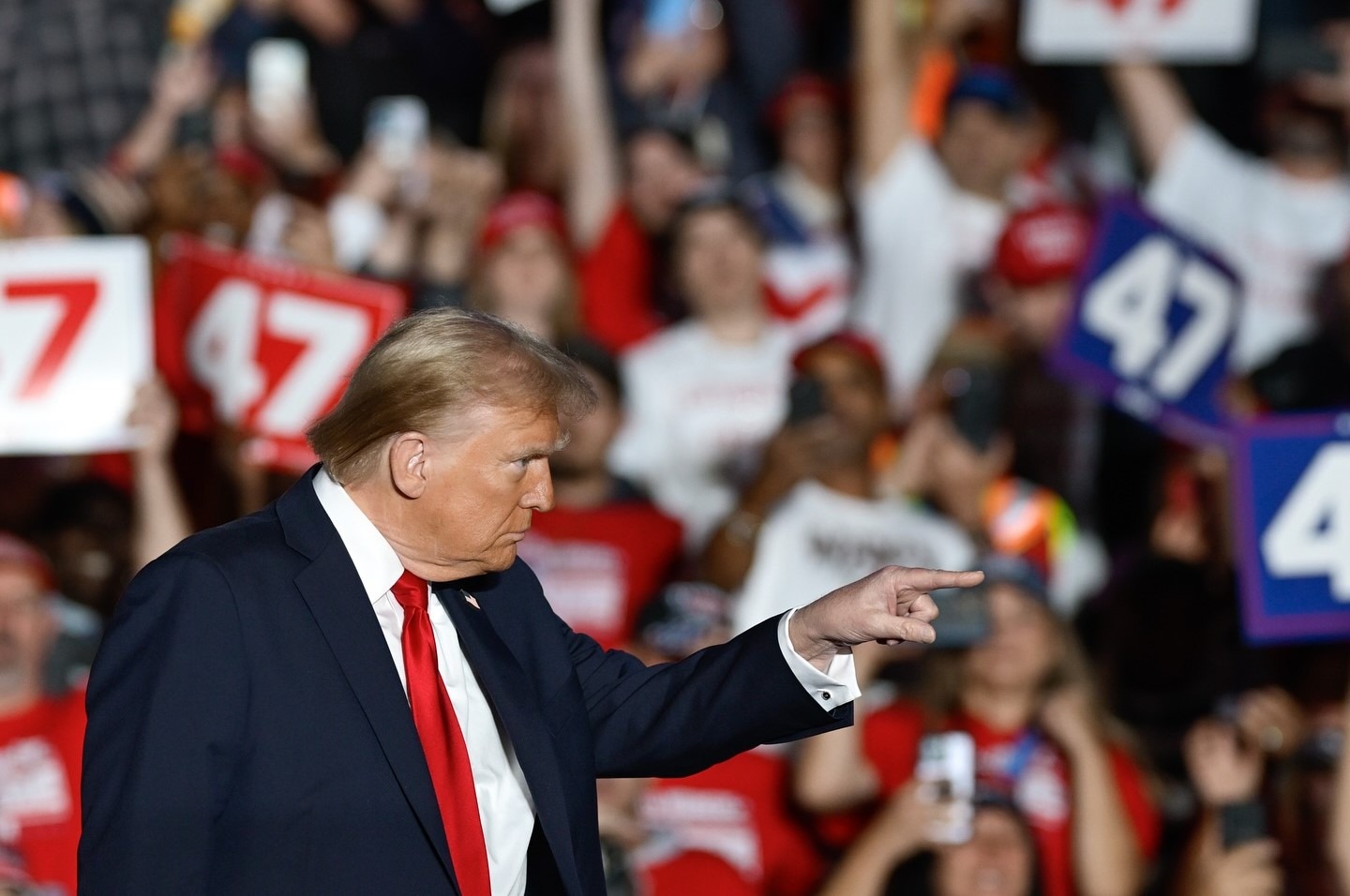"Donald Trump escalatează conflictul comercial și anunță planuri pentru noi tarife vamale împotriva mai multor țări"