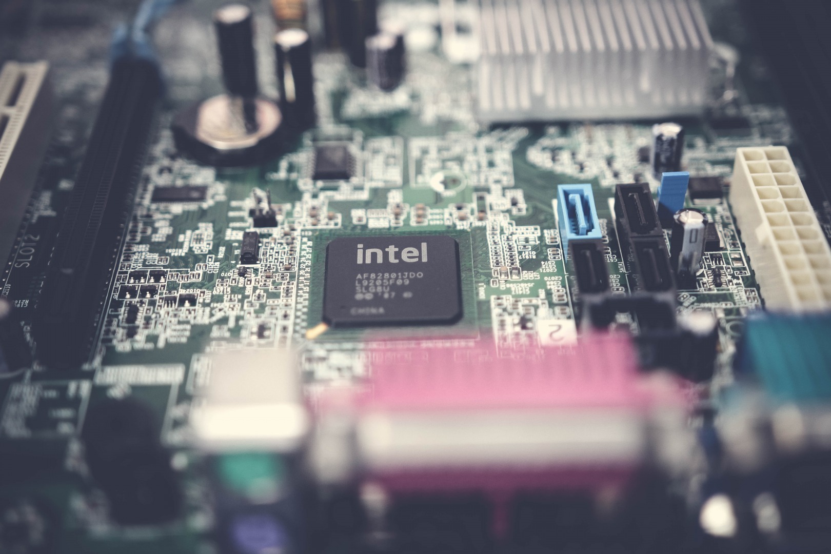 "Proiectele de 28 de miliarde de dolari ale Intel pentru fabricile de cipuri din Statele Unite, Ohio, sunt amânate până în 2030"