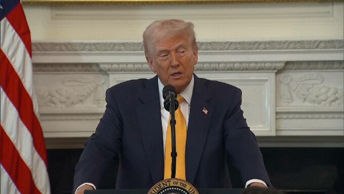 „Trump pune presiune pe Canada prin majorarea tarifelor la oțel și aluminiu cu 50% și amenințând cu închiderea industriei auto: Propune ca Canada să devină al 51-lea stat al SUA”