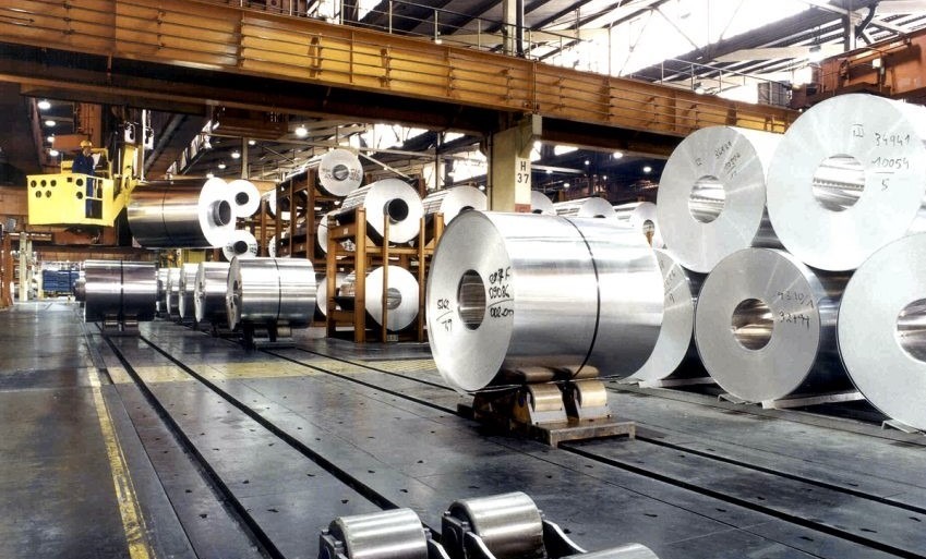 „Comisia Europeană planifică acțiuni de protecție pentru sectorul aluminiului în urma anunțului lui Donald Trump privind o creștere a taxelor vamale cu 25%”