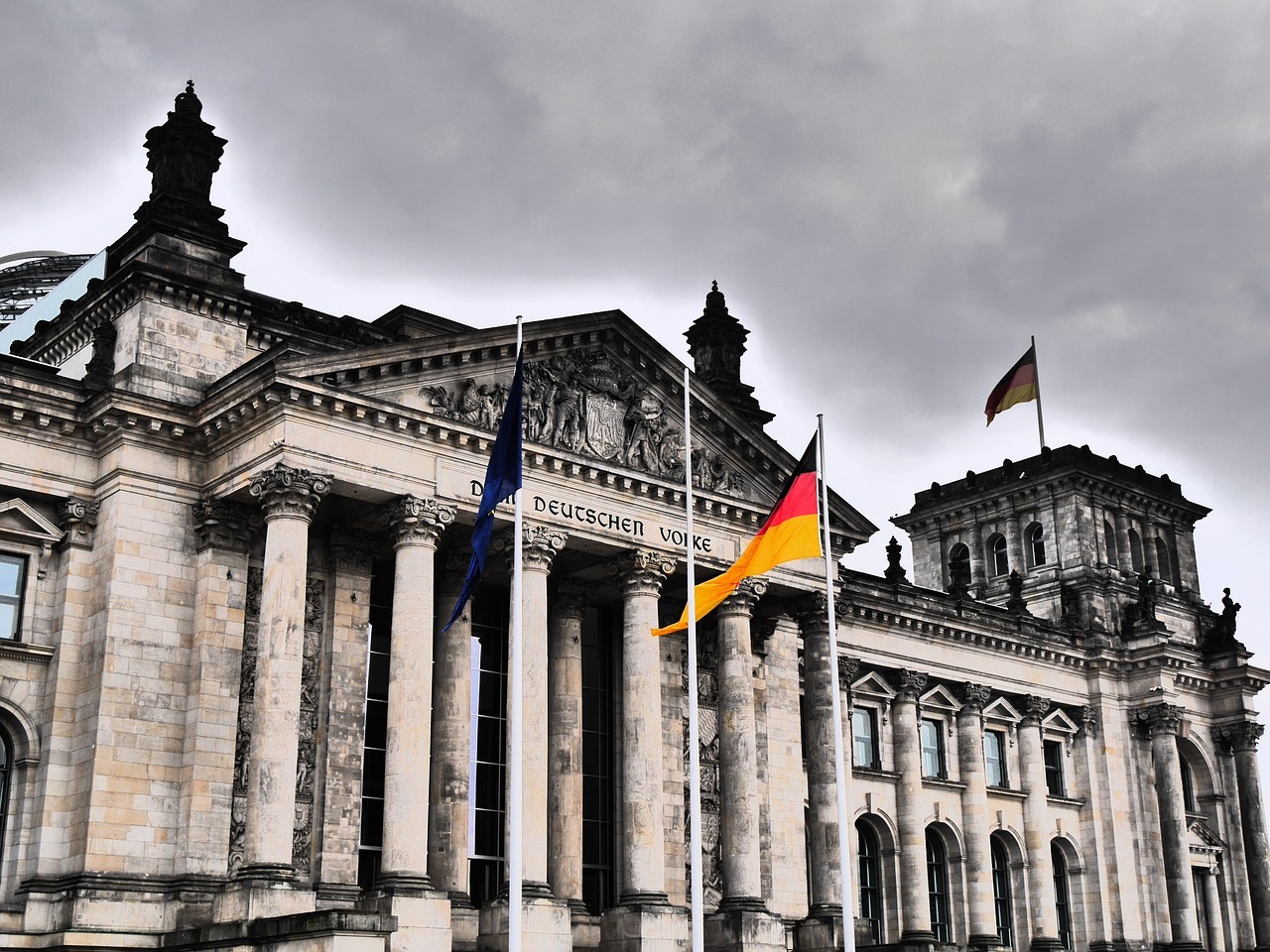 „Germania anulează limitarea datoriilor și alocă suplimentar 500 de miliarde de euro pentru a contracara conflictul inițiat de Putin”