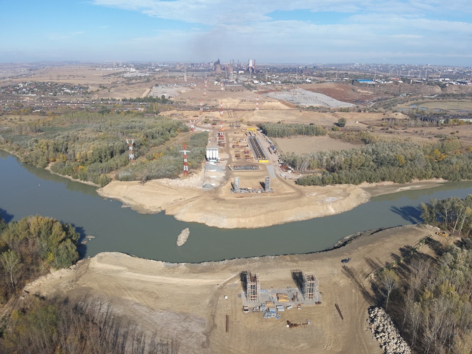 „Progres semnificativ în construcția Drumului Expres Brăila-Galați: arcele la pasajul feroviar sunt în curs de montare, lucrările depășind 90% din total”
