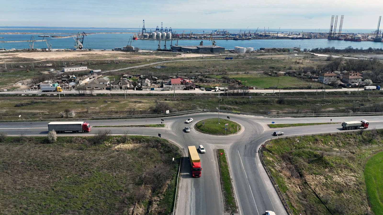 „Dosarul de finanțare UE pentru parcarea de TIR-uri din Portul Constanța implică documente posibil false sau neavizate: Un proiect estimat la 50 de milioane de euro”